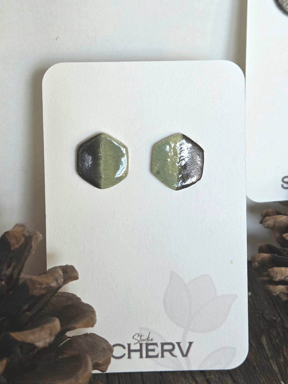 Hexagon - Graphite Moss