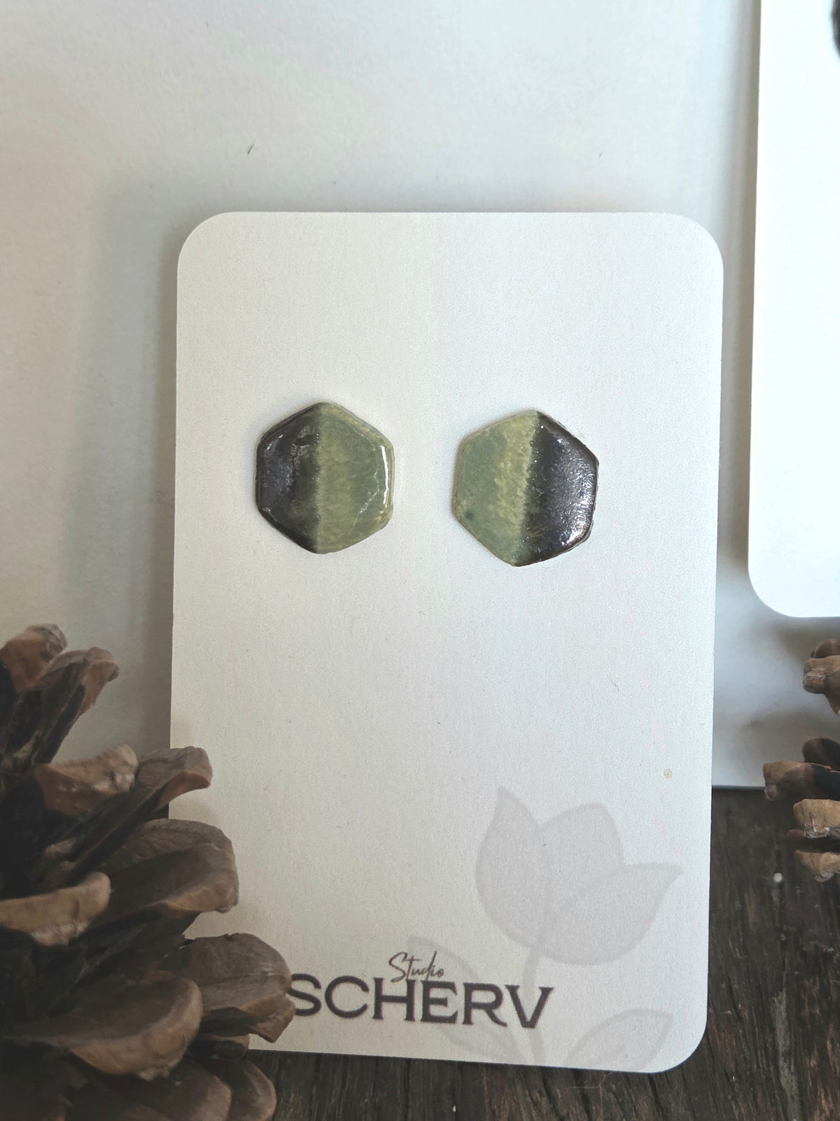 Hexagon - Graphite Moss